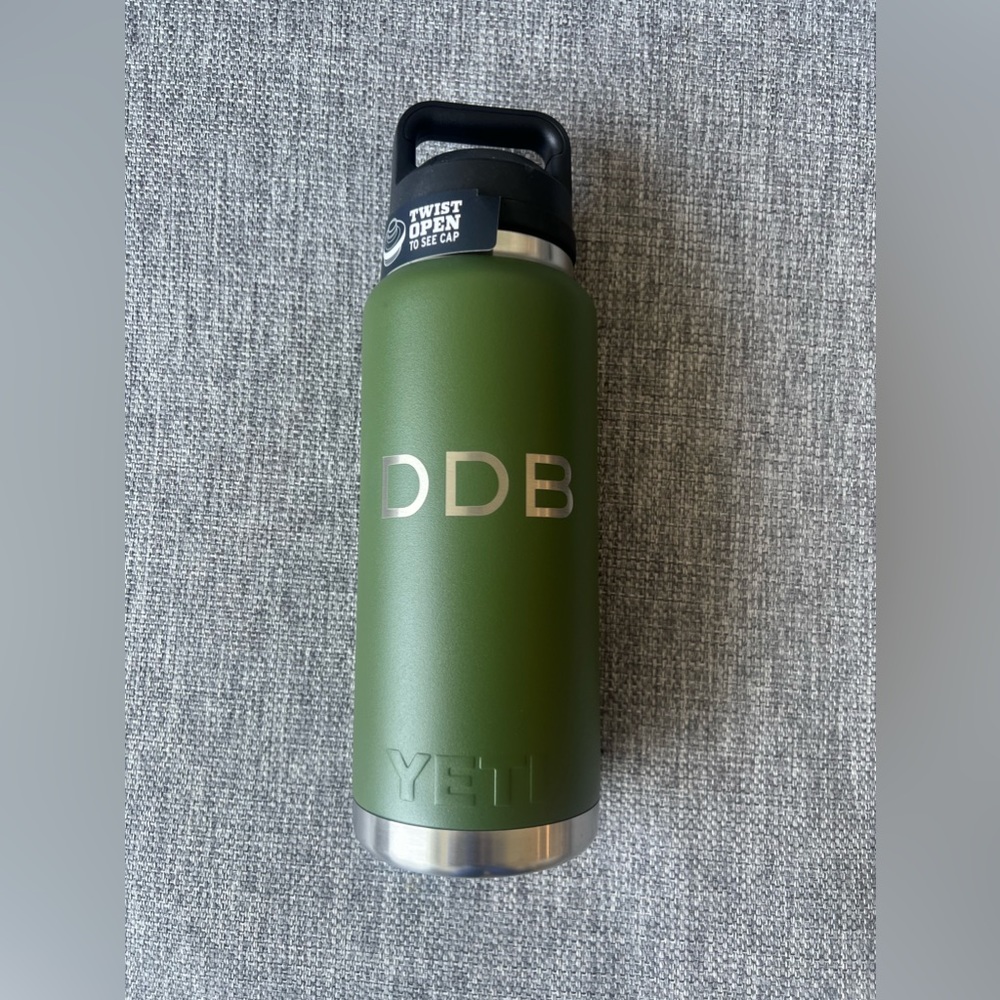 Yeti 26oz Water Bottle Rambler with Chug Cap